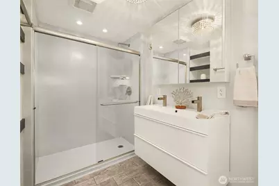 10025 Ashworth Avenue N, Seattle, WA 98133 - Photo 20
