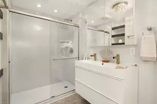 10025 Ashworth Ave N, Seattle, WA 98133 - Photo 20