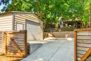10025 Ashworth Ave N, Seattle, WA 98133 - Photo 2