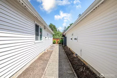 11809 5th Avenue Ct E, Tacoma, WA 98445 - Photo 32