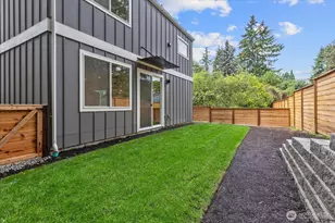 10330 Ashworth Ave N, Seattle, WA 98133 - Photo 22