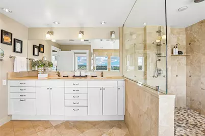 1616 Bigelow Avenue N, Seattle, WA 98109 - Photo 22