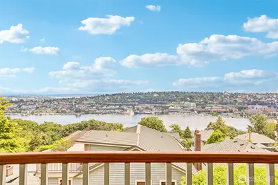 1616 Bigelow Avenue N, Seattle, WA 98109 - Photo 4
