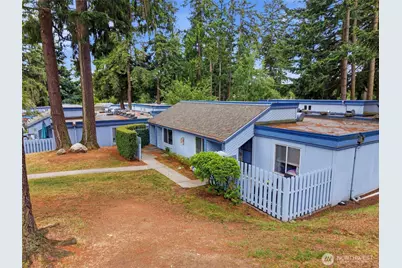 4308 NE Sunset Blvd #V3, Renton, WA 98059 - Photo 2