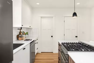 8913 8th Avenue NE, Seattle, WA 98115 - Photo 14