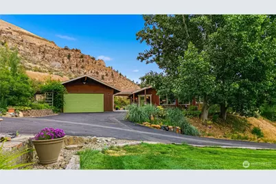 1246 Pitcher Canyon, Wenatchee, WA 98801 - Photo 2