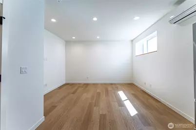 10350 Wallingford Avenue N #B, Seattle, WA 98133 - Photo 6