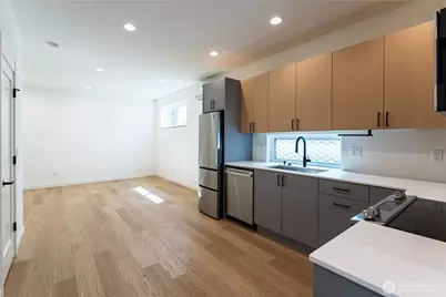 10350 Wallingford Avenue N #B, Seattle, WA 98133 - Photo 4