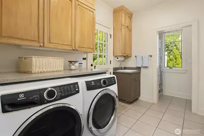 5506 NE Penrith Road, Seattle, WA 98105 - Photo 18