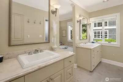 5506 NE Penrith Road, Seattle, WA 98105 - Photo 22