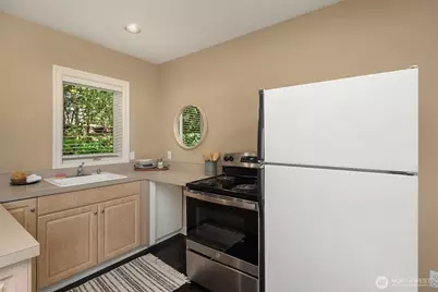 5506 NE Penrith Road, Seattle, WA 98105 - Photo 36