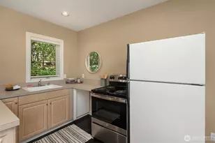 5506 NE Penrith Rd, Seattle, WA 98105 - Photo 36