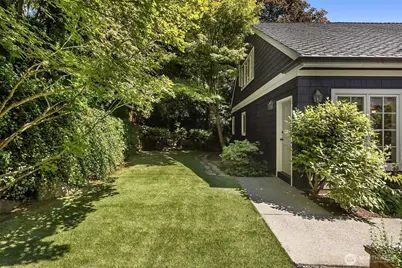 5506 NE Penrith Road, Seattle, WA 98105 - Photo 6
