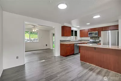 348 NE Holly Leaf Lane, Bremerton, WA 98311 - Photo 2