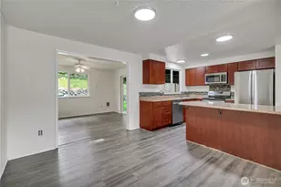 348 NE Holly Leaf Ln, Bremerton, WA 98311 - Photo 2