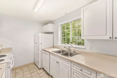 23313 Cedar Way #N101, Mountlake Terrace, WA 98043 - Photo 10
