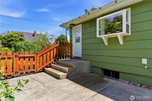 6825 Linden Ave N, Seattle, WA 98103 - Photo 32