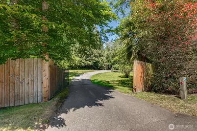 3827 212th Street SW, Lynnwood, WA 98036 - Photo 2