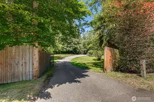 3827 212th St SW, Lynnwood, WA 98036 - Photo 2