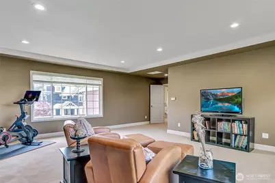 323 240th Place SE, Sammamish, WA 98074 - Photo 30