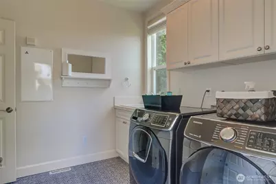 323 240th Place SE, Sammamish, WA 98074 - Photo 32