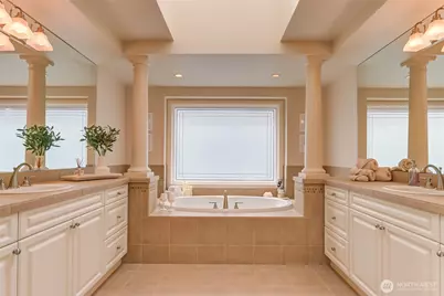 323 240th Place SE, Sammamish, WA 98074 - Photo 22