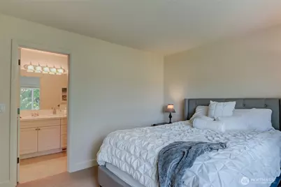323 240th Place SE, Sammamish, WA 98074 - Photo 26