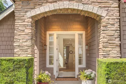 323 240th Place SE, Sammamish, WA 98074 - Photo 2