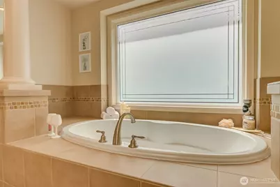 323 240th Place SE, Sammamish, WA 98074 - Photo 24