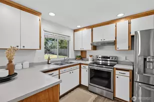 19209 Grannis Rd, Bothell, WA 98012 - Photo 10