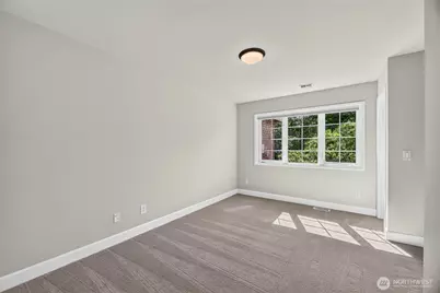 25720 NE 4th Place, Sammamish, WA 98074 - Photo 24