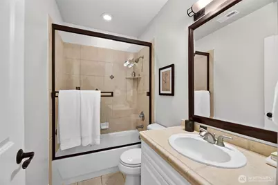25720 NE 4th Place, Sammamish, WA 98074 - Photo 36