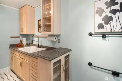 408 Bellevue Avenue E #205, Seattle, WA 98102 - Photo 18