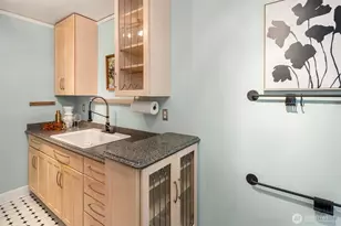 408 Bellevue Ave E, Seattle, WA 98102 - Photo 18