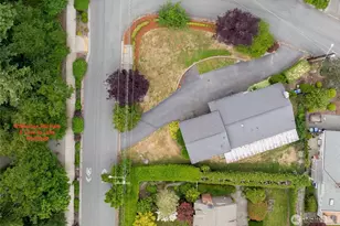 304 128th Ave SE, Bellevue, WA 98005 - Photo 2
