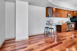 910 Lenora St, Seattle, WA 98121 - Photo 12