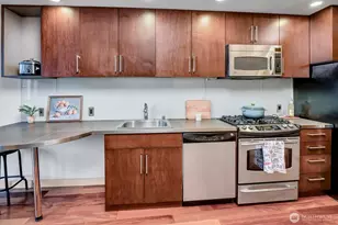910 Lenora St, Seattle, WA 98121 - Photo 8