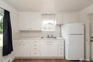 938 E 6th St, Port Angeles, WA 98362 - Photo 6