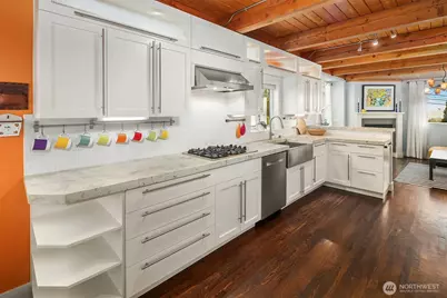 3010 NE 55th Street, Seattle, WA 98105 - Photo 4
