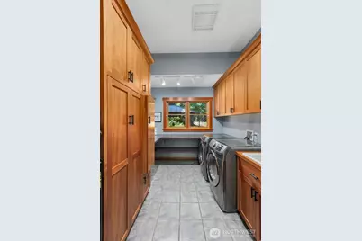 14677 Sivertson Road NE, Bainbridge Island, WA 98110 - Photo 20