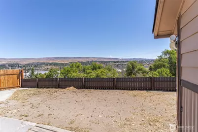 1522 Crescent St, Wenatchee, WA 98801 - Photo 4