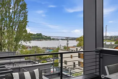 2009 Minor Avenue E, Seattle, WA 98102 - Photo 2