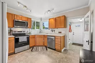 10434 11th Ave Ct S, Tacoma, WA 98444 - Photo 2