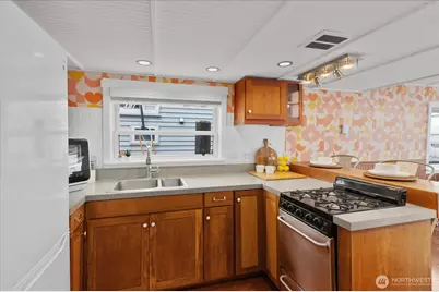 1900 Westlake Avenue N #B20, Seattle, WA 98109 - Photo 12