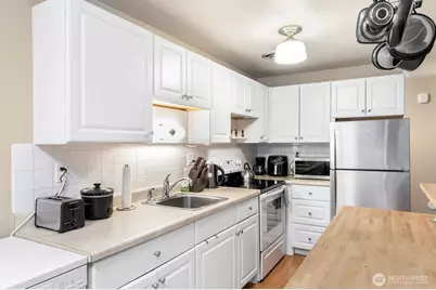 1818 Harvard Avenue, Seattle, WA 98122 - Photo 4