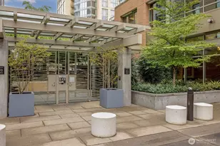 910 Lenora St, Seattle, WA 98121 - Photo 4