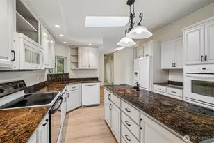 215 105th Ave E, Edgewood, WA 98372 - Photo 2