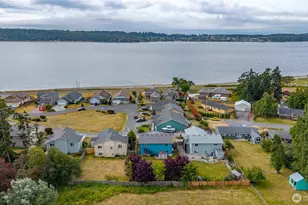 1086 Landing Cir, Oak Harbor, WA 98277 - Photo 4