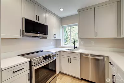215 20th Avenue E #307, Seattle, WA 98112 - Photo 8