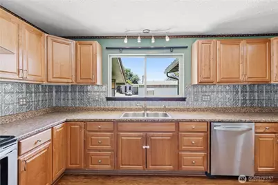 410 W Bartlett Street, Omak, WA 98841 - Photo 10